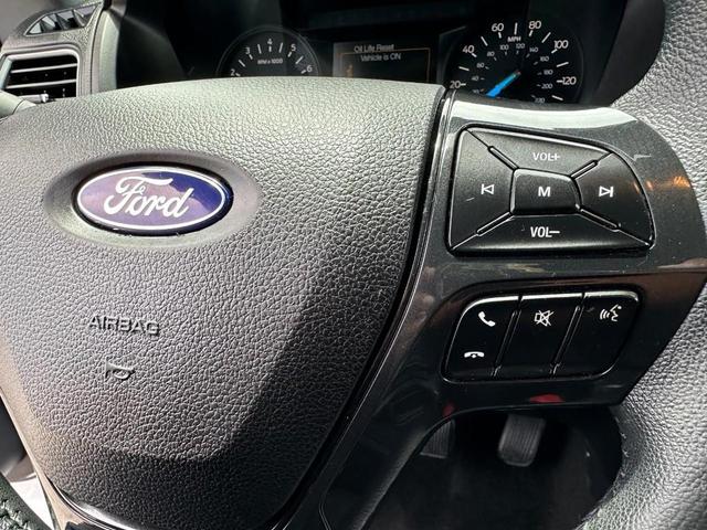 Photo of 2019 Oxford White Ford Explorer