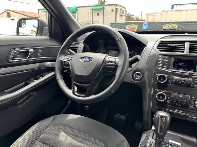 Photo of 2019 Oxford White Ford Explorer