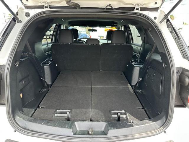 Photo of 2019 Oxford White Ford Explorer