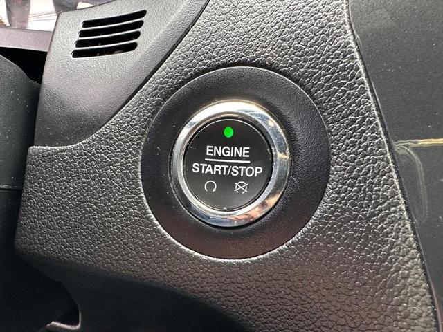 Photo of 2019 Oxford White Ford Explorer