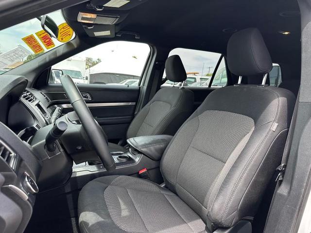 Photo of 2019 Oxford White Ford Explorer
