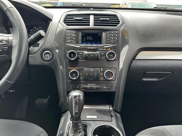 Photo of 2019 Oxford White Ford Explorer