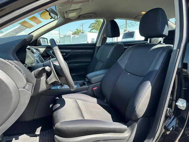 Photo of 2017 Super Black Nissan Altima