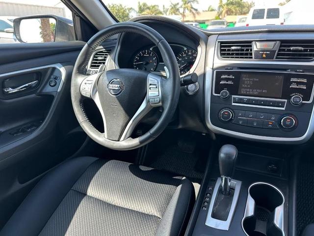 Photo of 2017 Super Black Nissan Altima