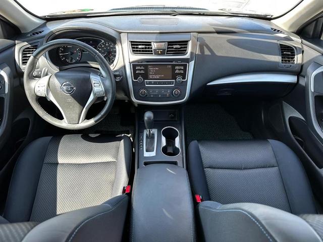 Photo of 2017 Super Black Nissan Altima