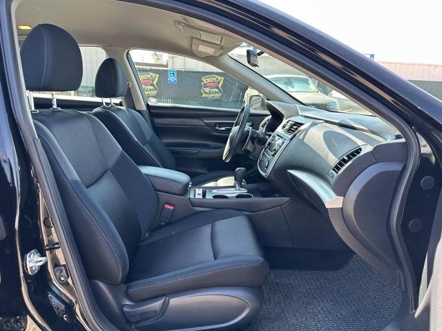 Photo of 2017 Super Black Nissan Altima