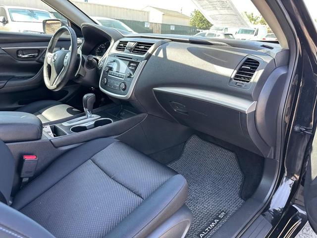 Photo of 2017 Super Black Nissan Altima