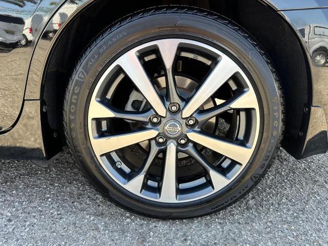 Photo of 2017 Super Black Nissan Altima