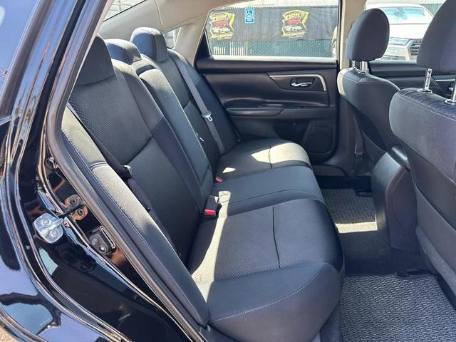 Photo of 2017 Super Black Nissan Altima