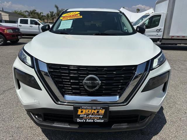 Photo of 2021 Glacier White Nissan Rogue