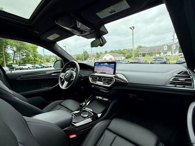 Photo of 2024 Alpine White BMW X4