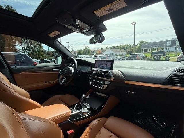 Photo of 2021 Carbon Black Metallic BMW X4