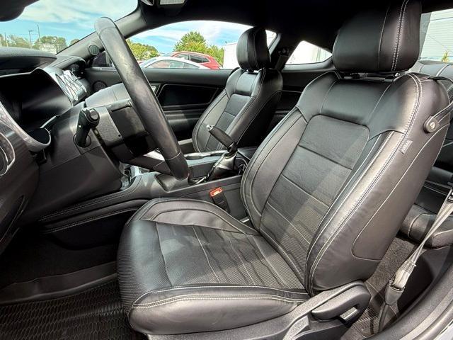 Photo of 2022 Purple Metallic Ford Mustang