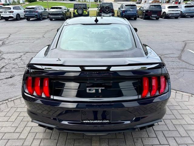 Photo of 2022 Purple Metallic Ford Mustang