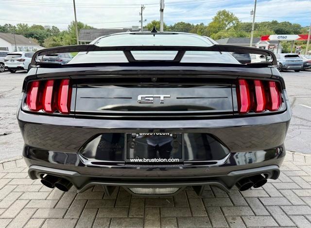 Photo of 2022 Purple Metallic Ford Mustang