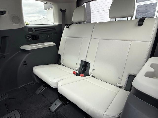 Photo of 2024 Phantom Black Hyundai SANTA FE