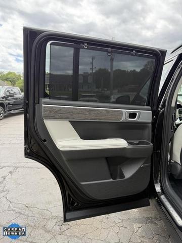 Photo of 2024 Phantom Black Hyundai SANTA FE