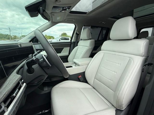Photo of 2024 Phantom Black Hyundai SANTA FE