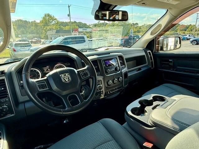Photo of 2016 Brilliant Black Crystal Pearlcoat RAM 1500