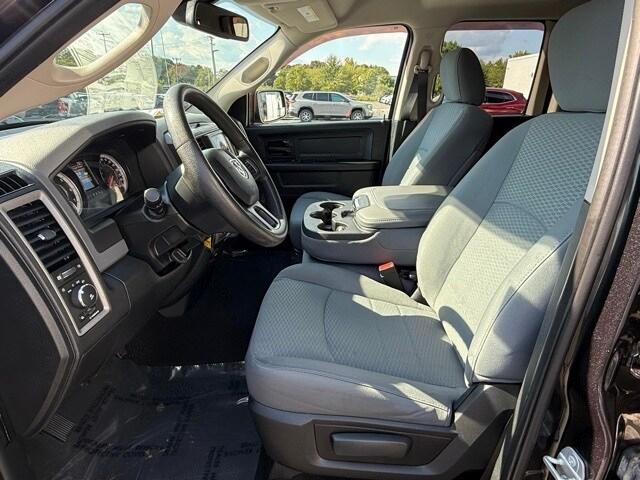 Photo of 2016 Brilliant Black Crystal Pearlcoat RAM 1500