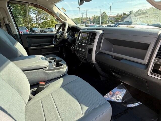 Photo of 2016 Brilliant Black Crystal Pearlcoat RAM 1500