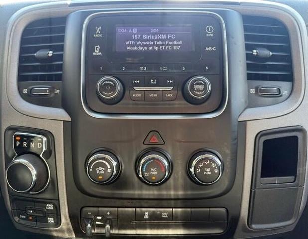 Photo of 2016 Brilliant Black Crystal Pearlcoat RAM 1500