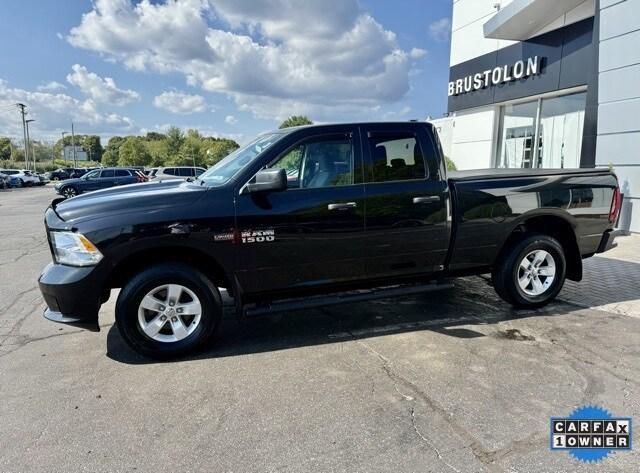 Photo of 2016 Brilliant Black Crystal Pearlcoat RAM 1500