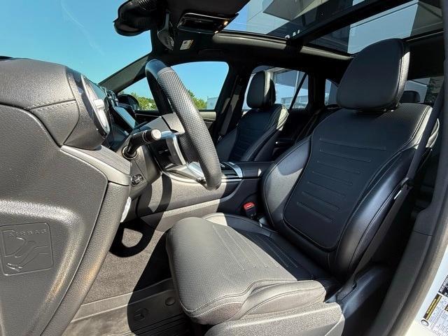 Photo of 2023 Polar White Mercedes-Benz GLC 300