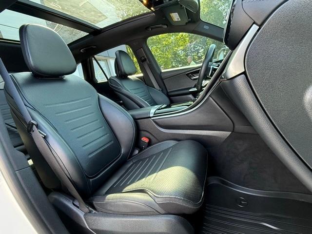 Photo of 2023 Polar White Mercedes-Benz GLC 300