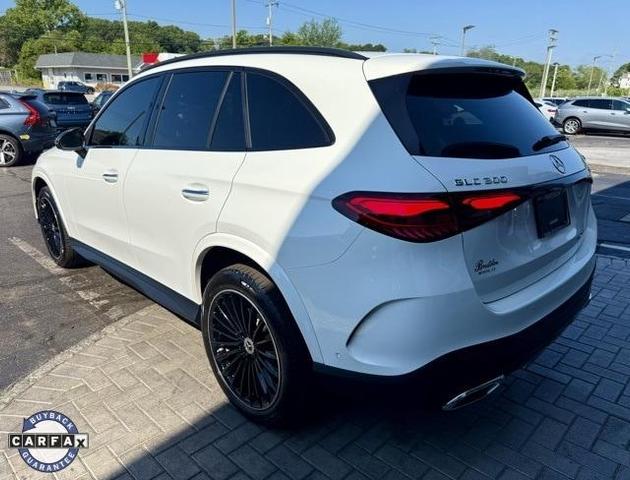 Photo of 2023 Polar White Mercedes-Benz GLC 300