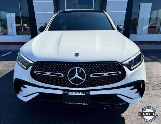 Photo of 2023 Polar White Mercedes-Benz GLC 300