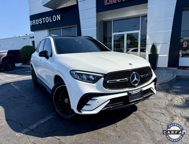 Photo of 2023 Polar White Mercedes-Benz GLC 300