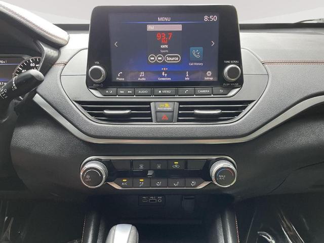 Photo of 2020 White Nissan Altima