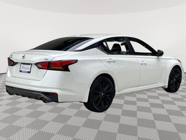 Photo of 2020 White Nissan Altima