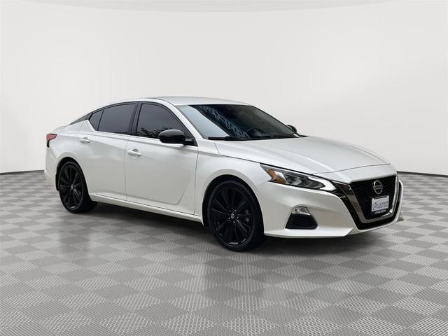 Photo of 2020 White Nissan Altima