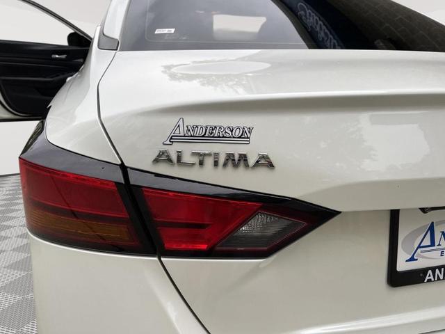 Photo of 2020 White Nissan Altima