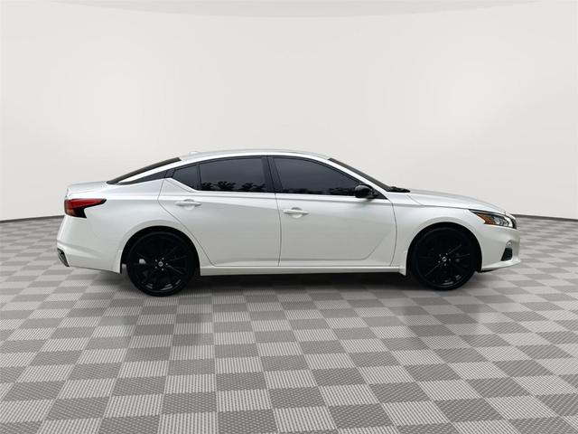 Photo of 2020 White Nissan Altima