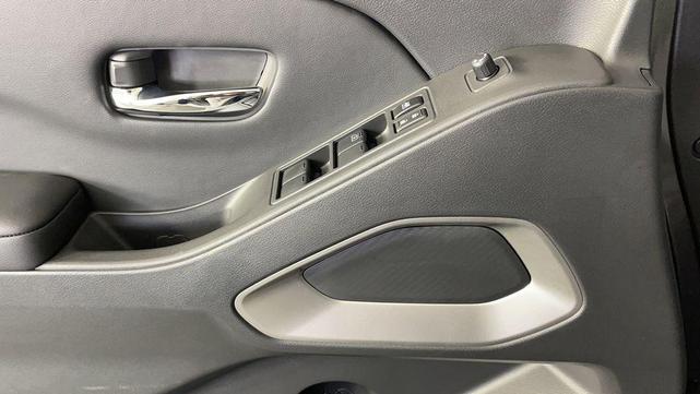 Photo of 2025 Gun Metallic Nissan Frontier