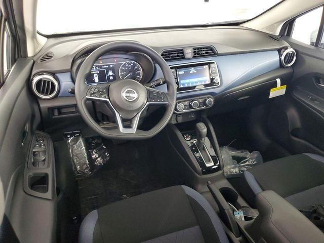Photo of 2025 Brilliant Silver Metallic Nissan Versa