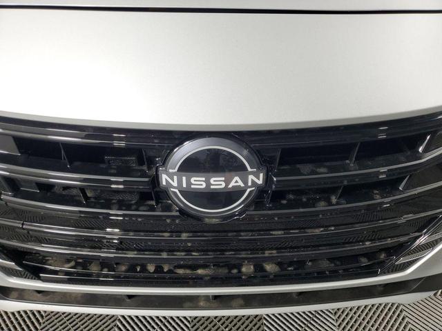 Photo of 2025 Brilliant Silver Metallic Nissan Versa