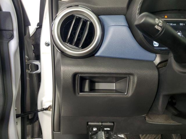 Photo of 2025 Brilliant Silver Metallic Nissan Versa