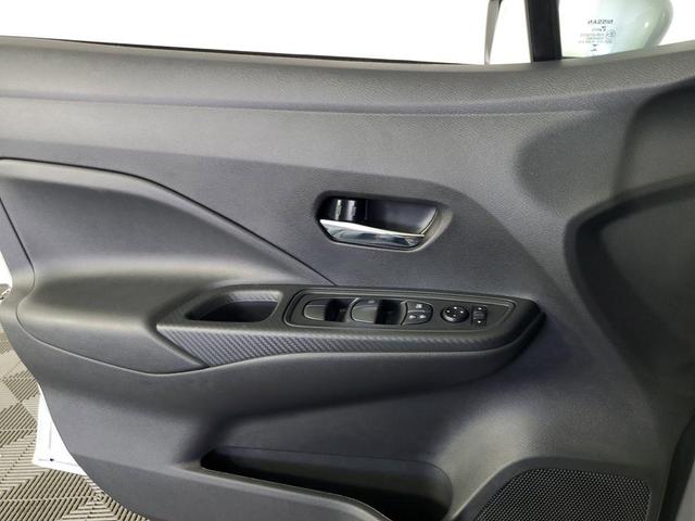Photo of 2025 Brilliant Silver Metallic Nissan Versa