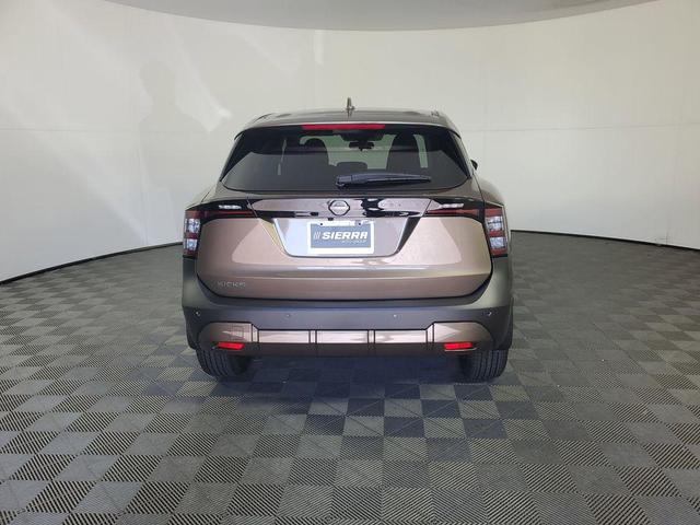 Photo of 2025 Canyon Bronze M Nissan Kicks