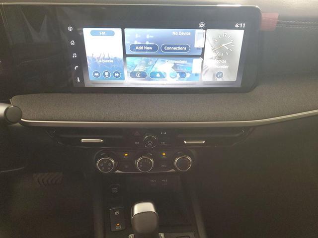 Photo of 2025 Canyon Bronze M Nissan Kicks