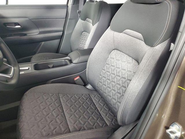 Photo of 2025 Canyon Bronze M Nissan Kicks