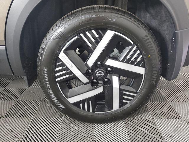 Photo of 2025 Canyon Bronze M Nissan Kicks