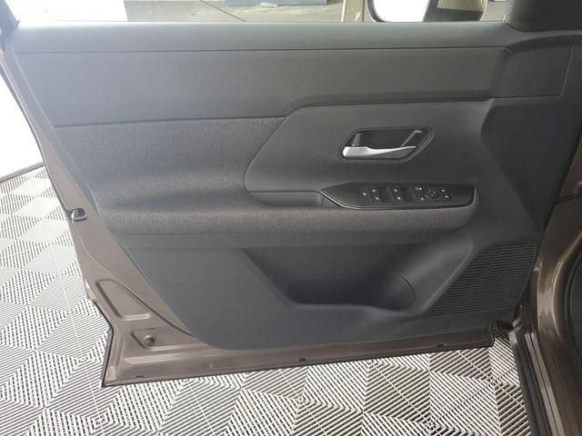 Photo of 2025 Canyon Bronze M Nissan Kicks