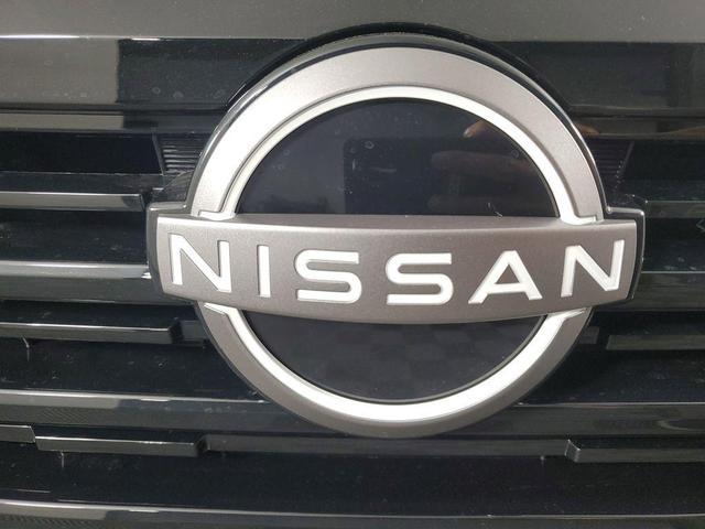 Photo of 2025 Canyon Bronze M Nissan Kicks