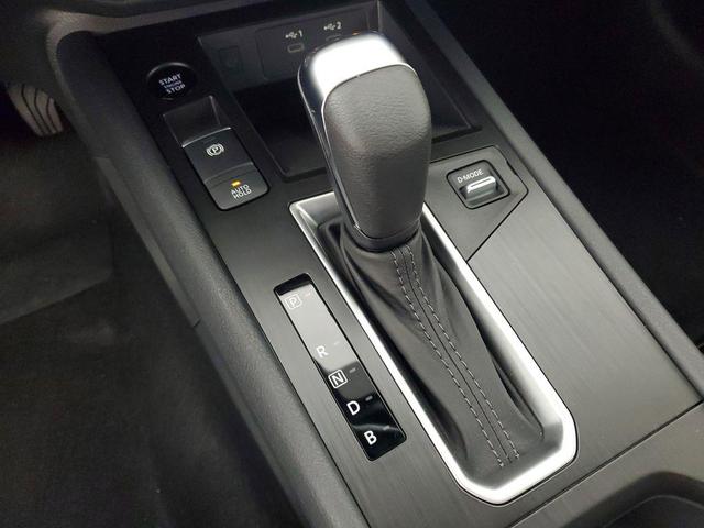 Photo of 2025 Canyon Bronze M Nissan Kicks