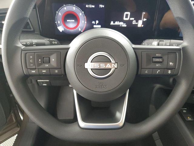 Photo of 2025 Canyon Bronze M Nissan Kicks